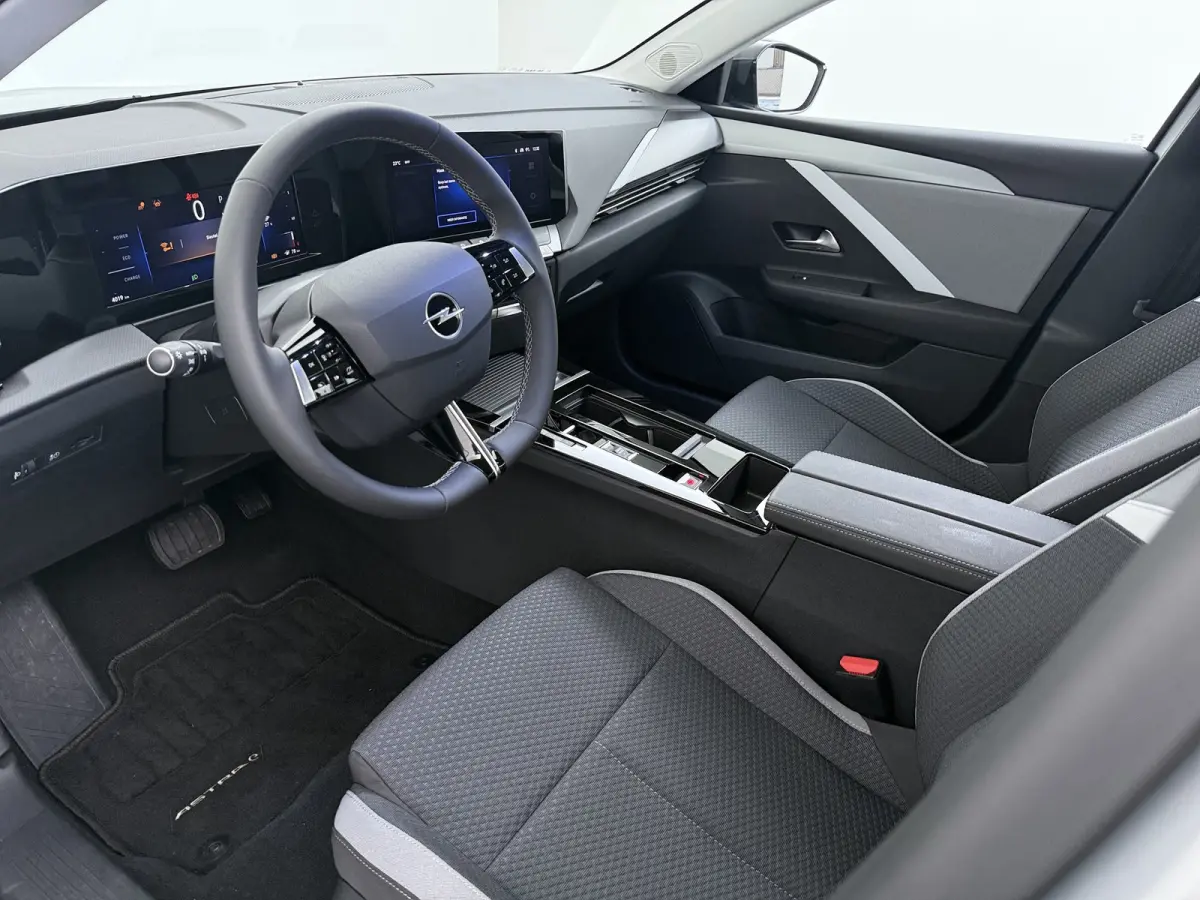 54 kWh Edition / Navigatie / Parkeersensoren / Carplay / ECC / 18'' LMV