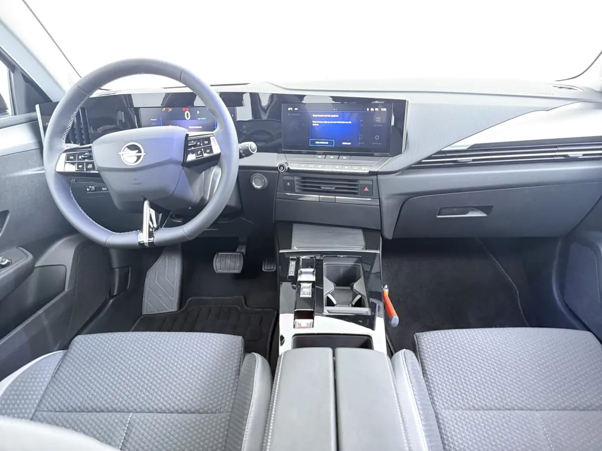 54 kWh Edition / Navigatie / Parkeersensoren / Carplay / ECC / 18'' LMV