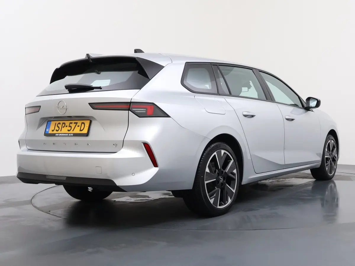 54 kWh Edition / Navigatie / Parkeersensoren / Carplay / ECC / 18'' LMV