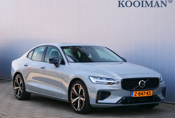 2.0 Recharge T6 350Pk AWD Ultimate Dark Trekhaak / 360 Camera / Harman-kardon / Apple Carplay