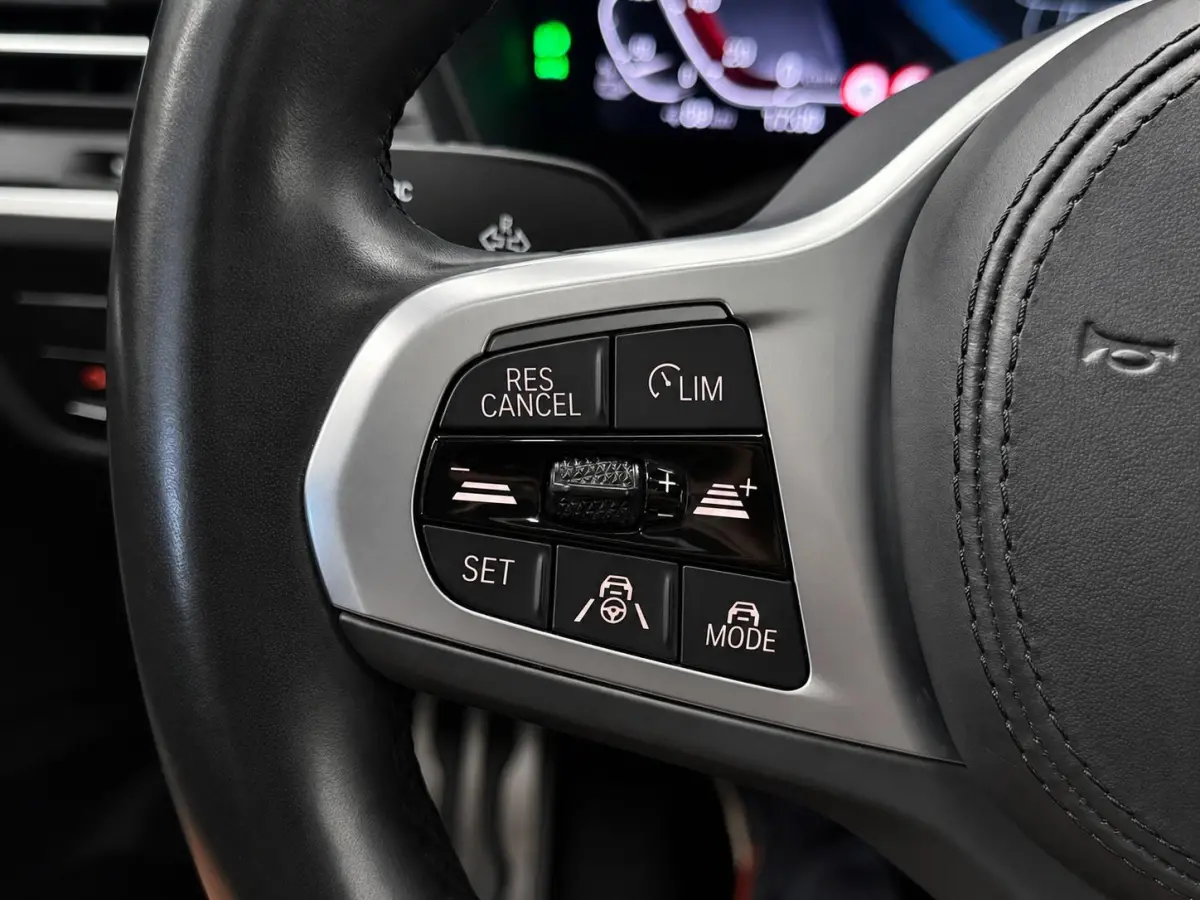 High Executive M Sport 80 kWh Panoramadak Driving Adaptive Cryuise Control Leder Assistant Professional Camera Adaptief LED Shadow Line Stoelverwarming