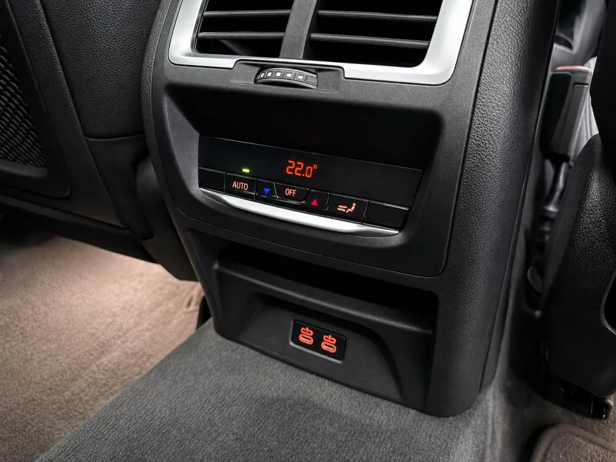 High Executive M Sport 80 kWh Panoramadak Driving Adaptive Cryuise Control Leder Assistant Professional Camera Adaptief LED Shadow Line Stoelverwarming