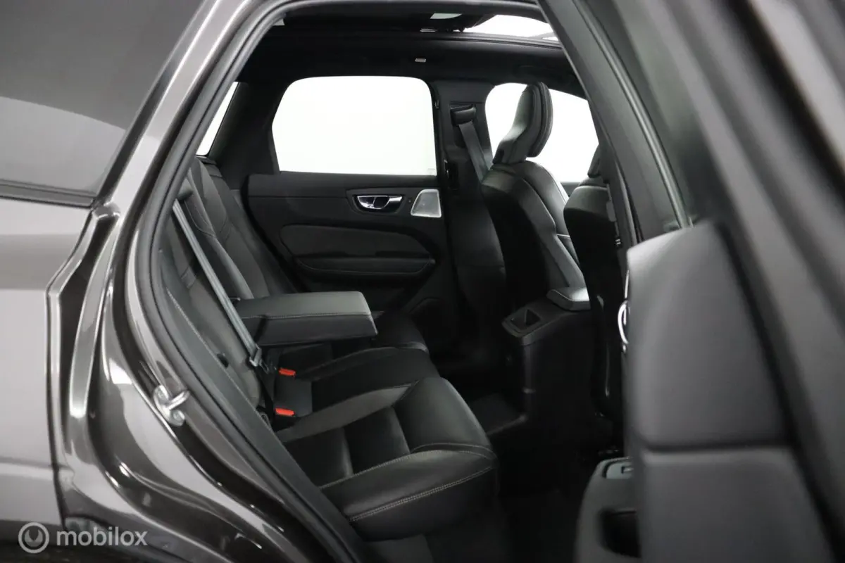 2.0 T8 Plug-in hybrid AWD R-Design | Luchtvering | Adaptive Cruise | Trekhaak | Bowers & Wilkins | SOH 94.97% | Head Up | Standkachel