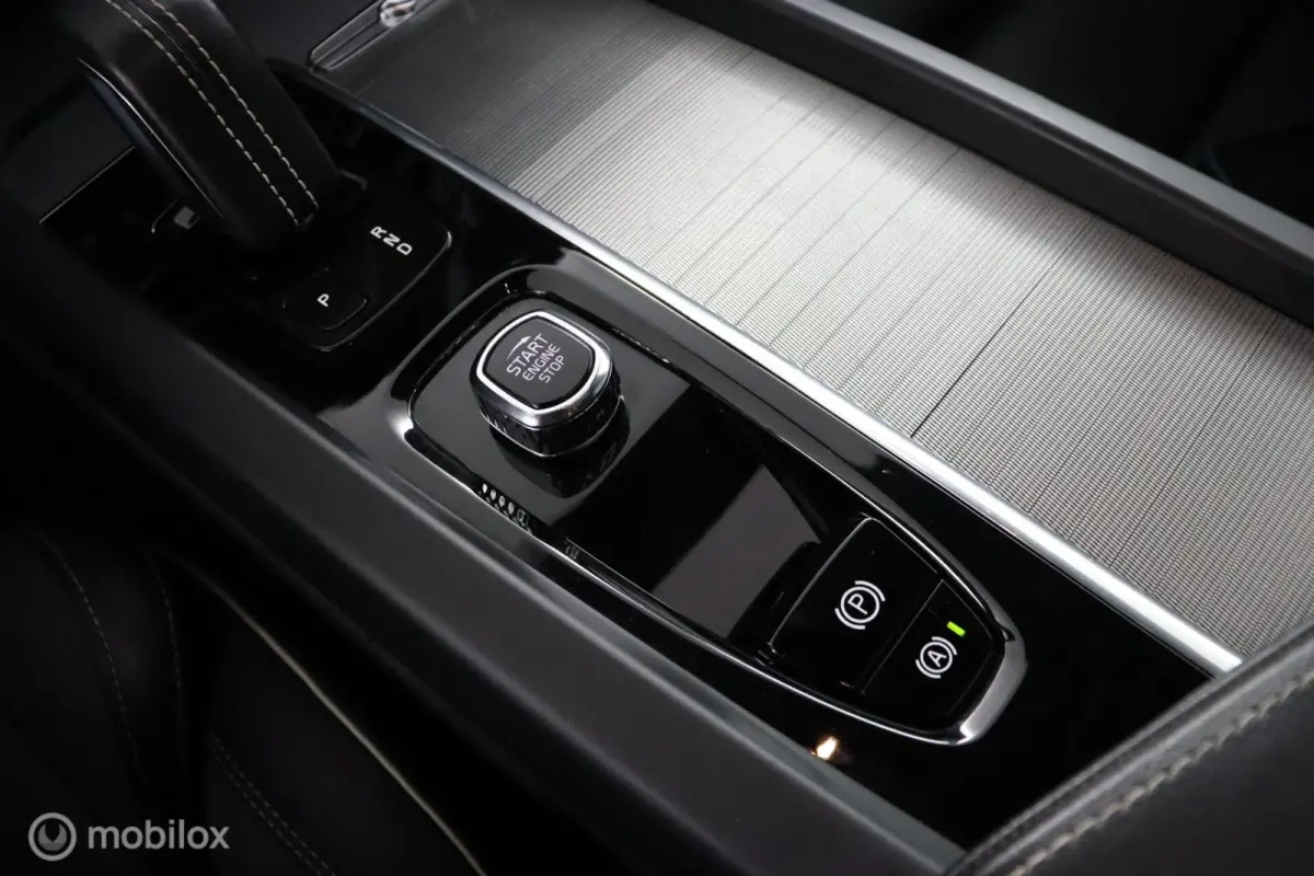 2.0 T8 Plug-in hybrid AWD R-Design | Luchtvering | Adaptive Cruise | Trekhaak | Bowers & Wilkins | SOH 94.97% | Head Up | Standkachel