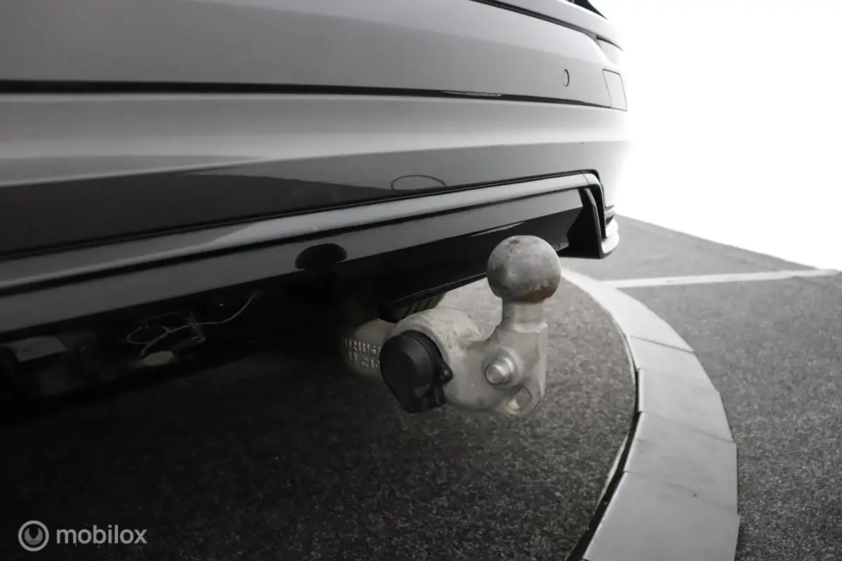 2.0 T8 Plug-in hybrid AWD R-Design | Luchtvering | Adaptive Cruise | Trekhaak | Bowers & Wilkins | SOH 94.97% | Head Up | Standkachel
