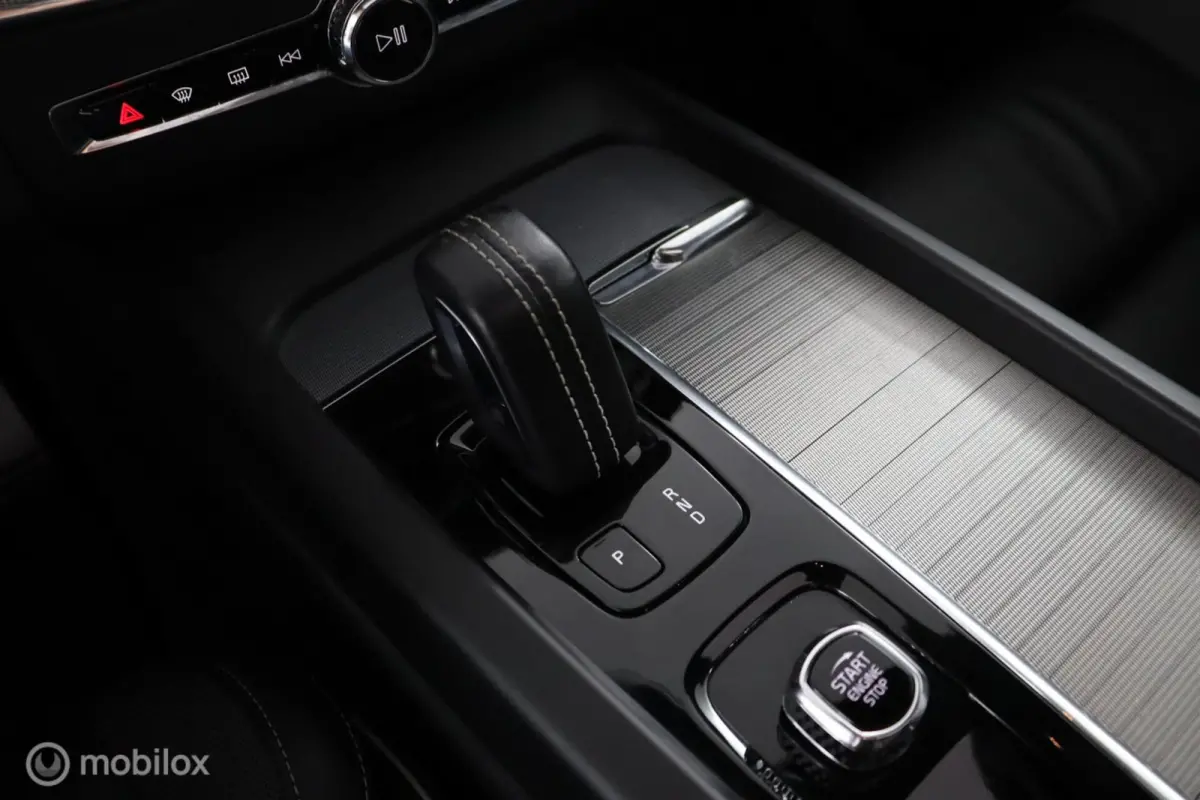 2.0 T8 Plug-in hybrid AWD R-Design | Luchtvering | Adaptive Cruise | Trekhaak | Bowers & Wilkins | SOH 94.97% | Head Up | Standkachel