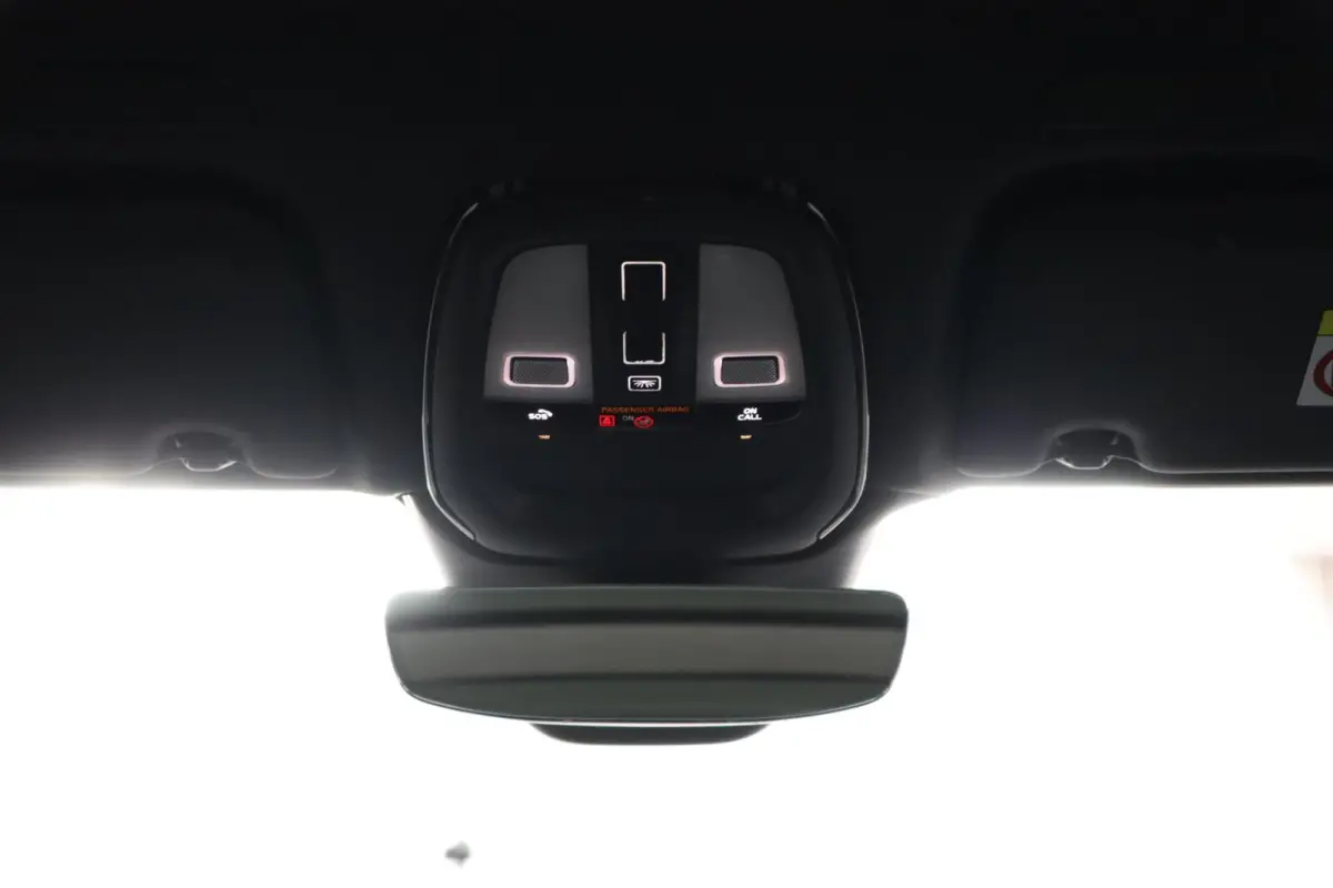 2.0 T8 Plug-in hybrid AWD R-Design | Luchtvering | Adaptive Cruise | Trekhaak | Bowers & Wilkins | SOH 94.97% | Head Up | Standkachel
