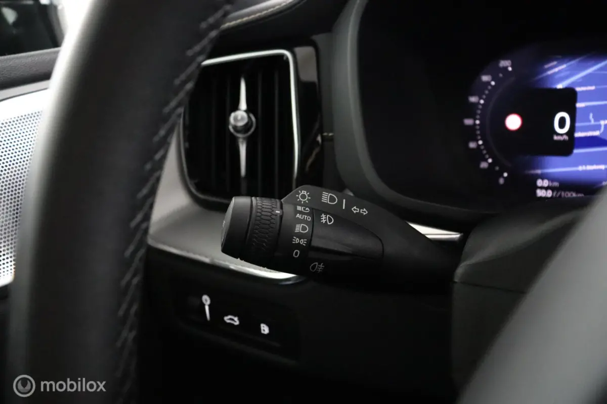 2.0 T8 Plug-in hybrid AWD R-Design | Luchtvering | Adaptive Cruise | Trekhaak | Bowers & Wilkins | SOH 94.97% | Head Up | Standkachel