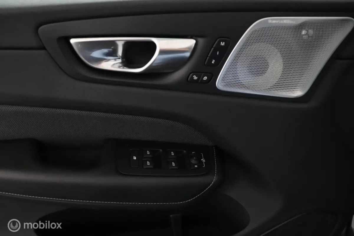 2.0 T8 Plug-in hybrid AWD R-Design | Luchtvering | Adaptive Cruise | Trekhaak | Bowers & Wilkins | SOH 94.97% | Head Up | Standkachel