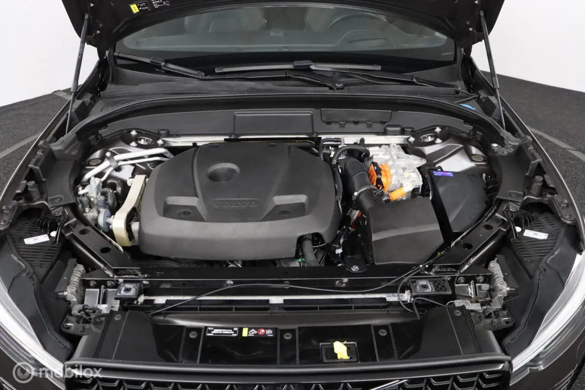 2.0 T8 Plug-in hybrid AWD R-Design | Luchtvering | Adaptive Cruise | Trekhaak | Bowers & Wilkins | SOH 94.97% | Head Up | Standkachel