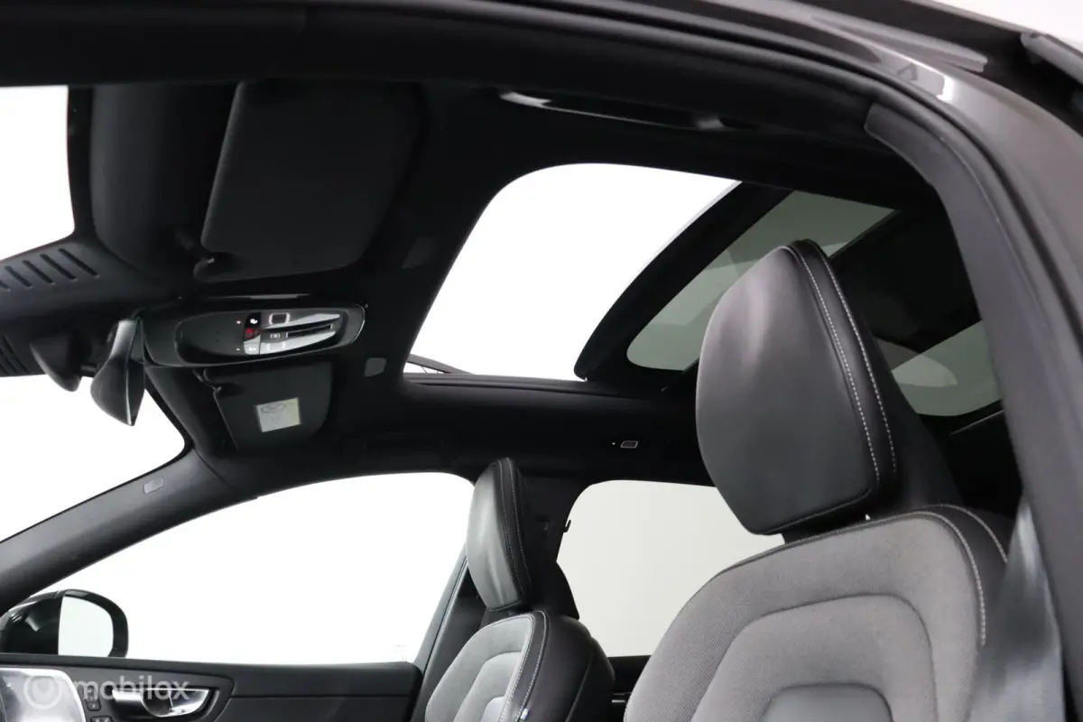 2.0 T8 Plug-in hybrid AWD R-Design | Luchtvering | Adaptive Cruise | Trekhaak | Bowers & Wilkins | SOH 94.97% | Head Up | Standkachel