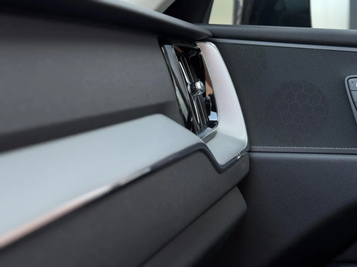 T6 Plug-in hybrid AWD Plus Dark | Longe Range | 21 inch | Panoramadak | Adaptieve Cruise Control | Standkachel | Elektrisch verstelbare stoelen | Stoel-/ stuurverwarming | Google OS
