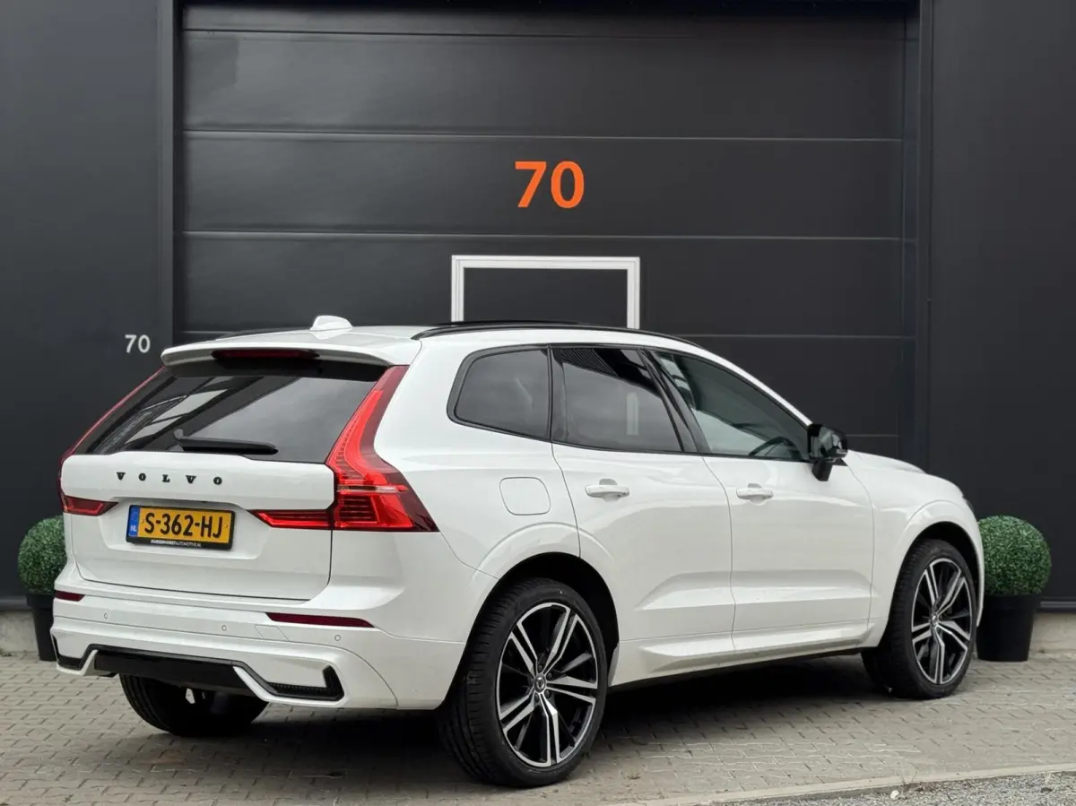 T6 Plug-in hybrid AWD Plus Dark | Longe Range | 21 inch | Panoramadak | Adaptieve Cruise Control | Standkachel | Elektrisch verstelbare stoelen | Stoel-/ stuurverwarming | Google OS