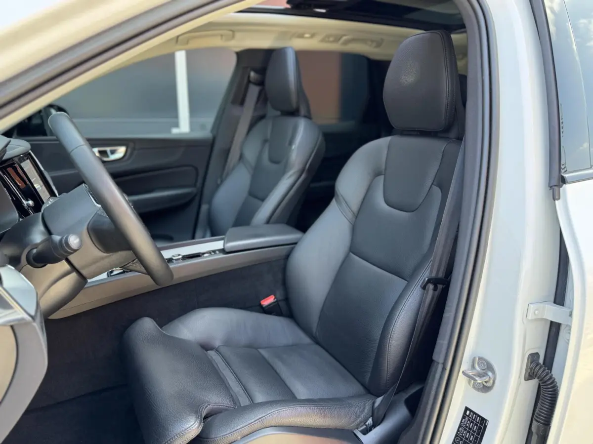T6 Plug-in hybrid AWD Plus Dark | Longe Range | 21 inch | Panoramadak | Adaptieve Cruise Control | Standkachel | Elektrisch verstelbare stoelen | Stoel-/ stuurverwarming | Google OS