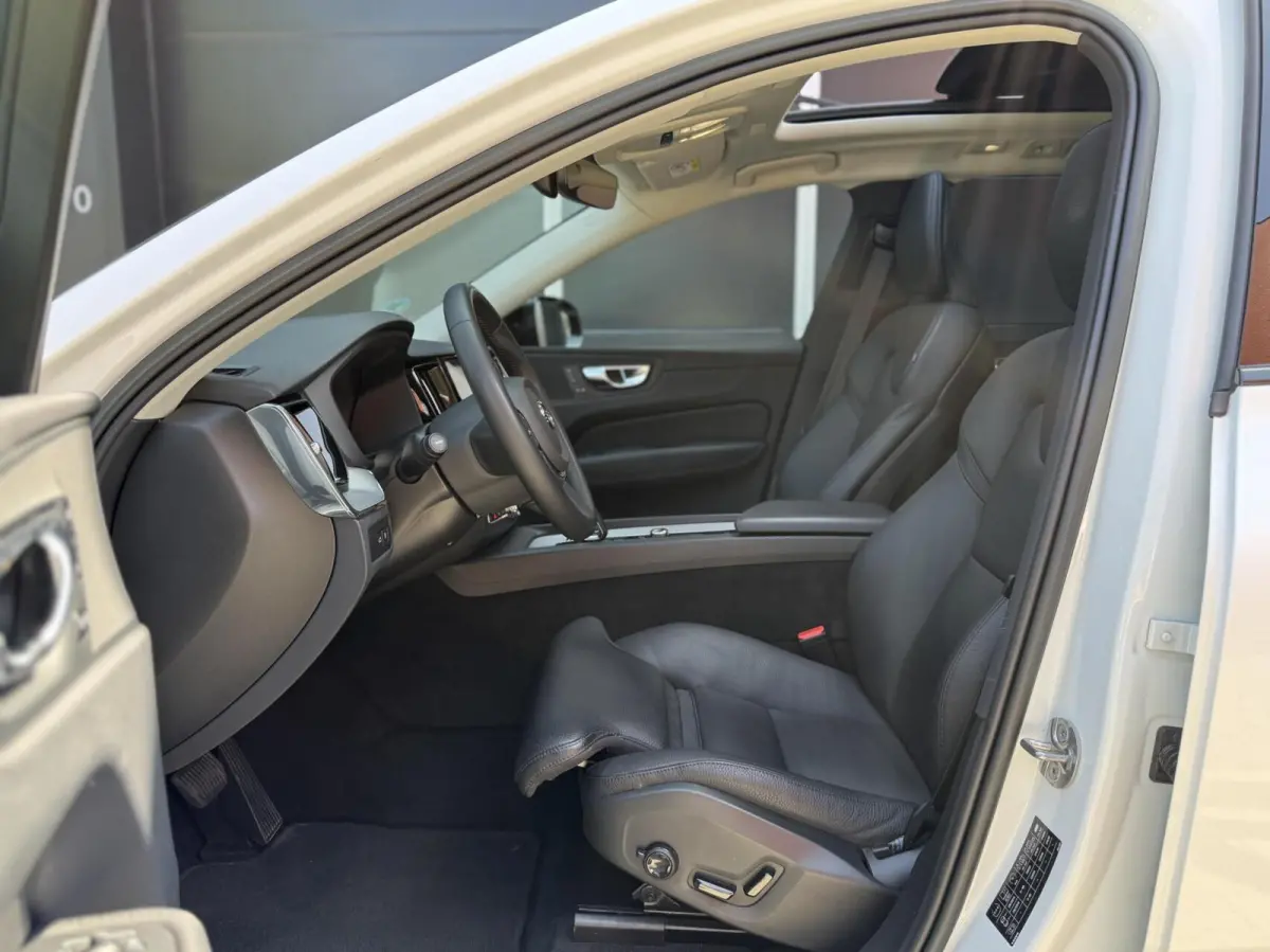 T6 Plug-in hybrid AWD Plus Dark | Longe Range | 21 inch | Panoramadak | Adaptieve Cruise Control | Standkachel | Elektrisch verstelbare stoelen | Stoel-/ stuurverwarming | Google OS