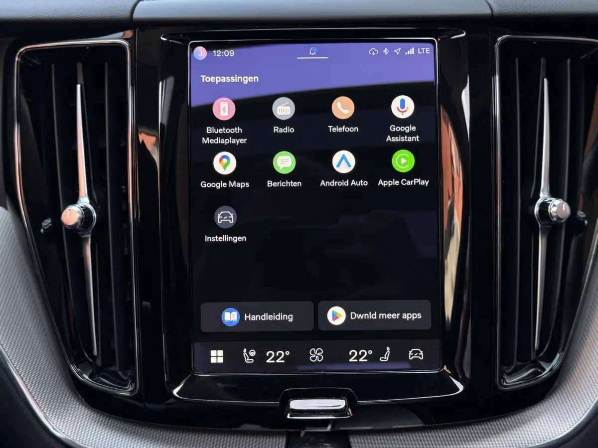 T6 Plug-in hybrid AWD Plus Dark | Longe Range | 21 inch | Panoramadak | Adaptieve Cruise Control | Standkachel | Elektrisch verstelbare stoelen | Stoel-/ stuurverwarming | Google OS