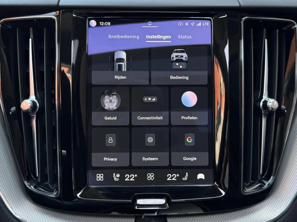 T6 Plug-in hybrid AWD Plus Dark | Longe Range | 21 inch | Panoramadak | Adaptieve Cruise Control | Standkachel | Elektrisch verstelbare stoelen | Stoel-/ stuurverwarming | Google OS