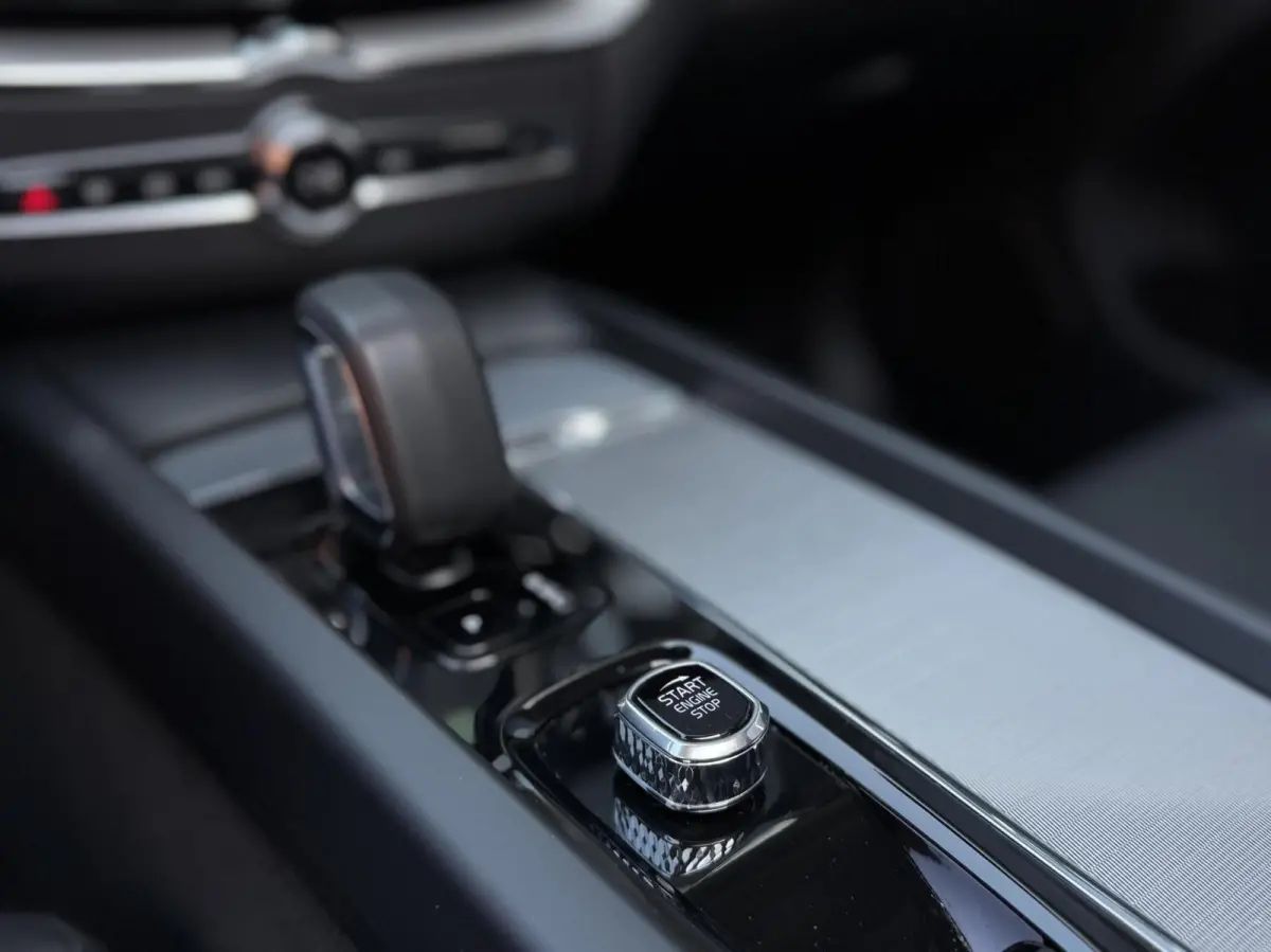 T6 Plug-in hybrid AWD Plus Dark | Longe Range | 21 inch | Panoramadak | Adaptieve Cruise Control | Standkachel | Elektrisch verstelbare stoelen | Stoel-/ stuurverwarming | Google OS