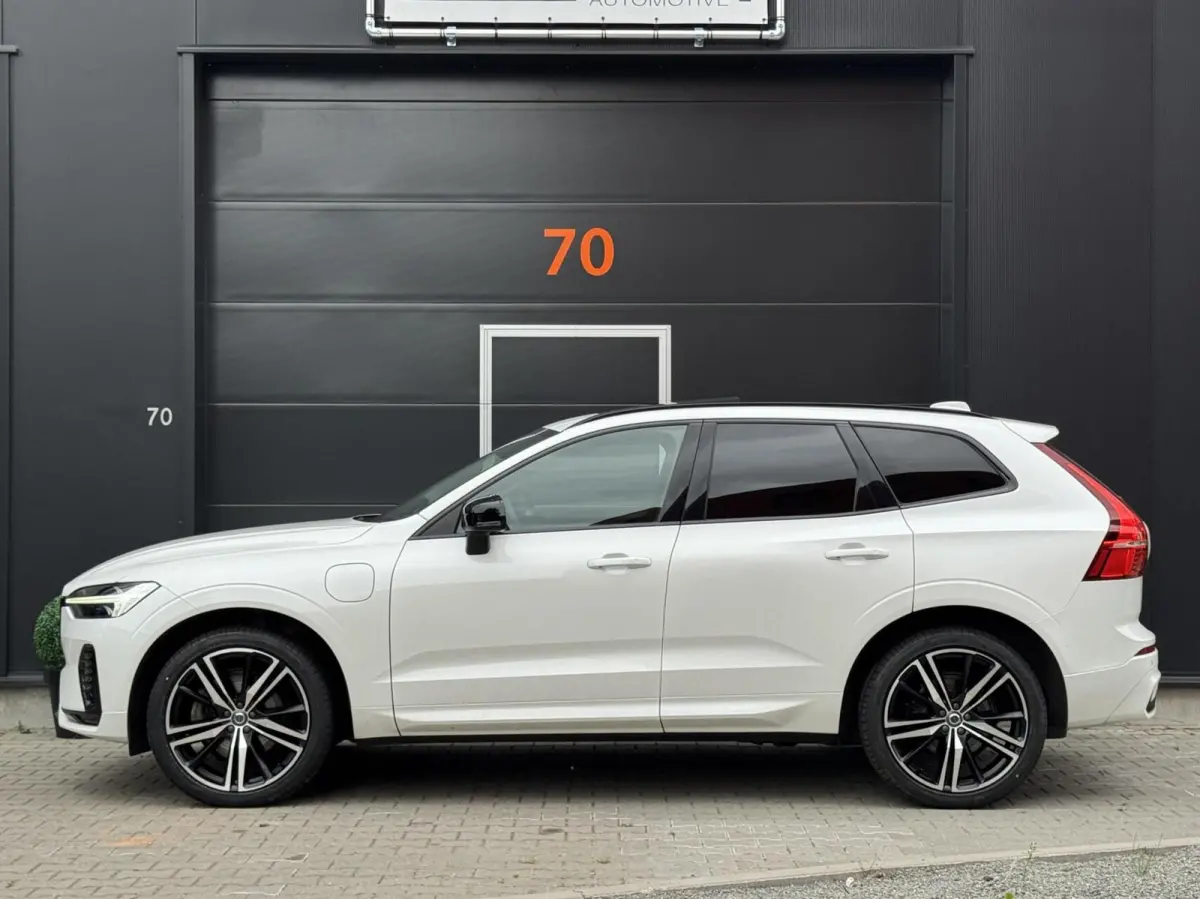 T6 Plug-in hybrid AWD Plus Dark | Longe Range | 21 inch | Panoramadak | Adaptieve Cruise Control | Standkachel | Elektrisch verstelbare stoelen | Stoel-/ stuurverwarming | Google OS