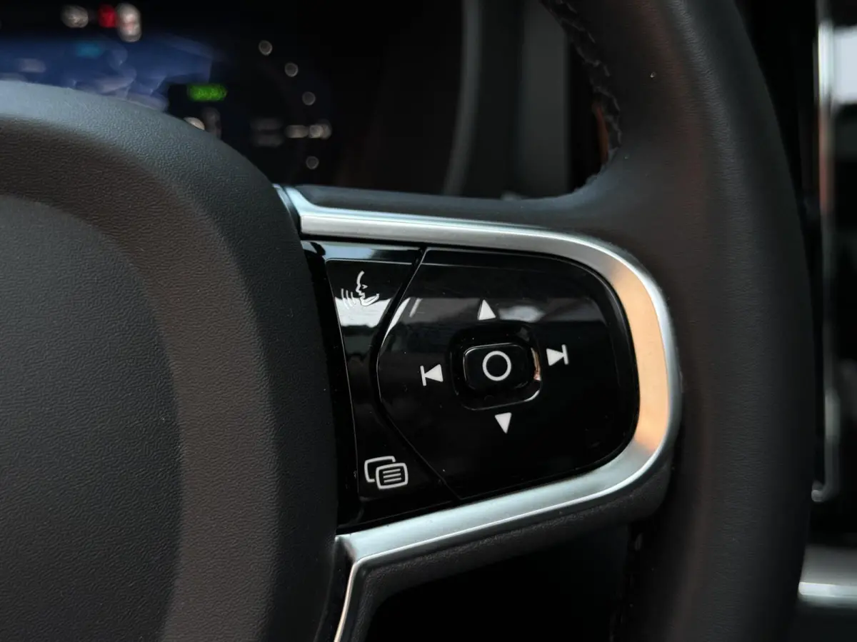 T6 Plug-in hybrid AWD Plus Dark | Longe Range | 21 inch | Panoramadak | Adaptieve Cruise Control | Standkachel | Elektrisch verstelbare stoelen | Stoel-/ stuurverwarming | Google OS