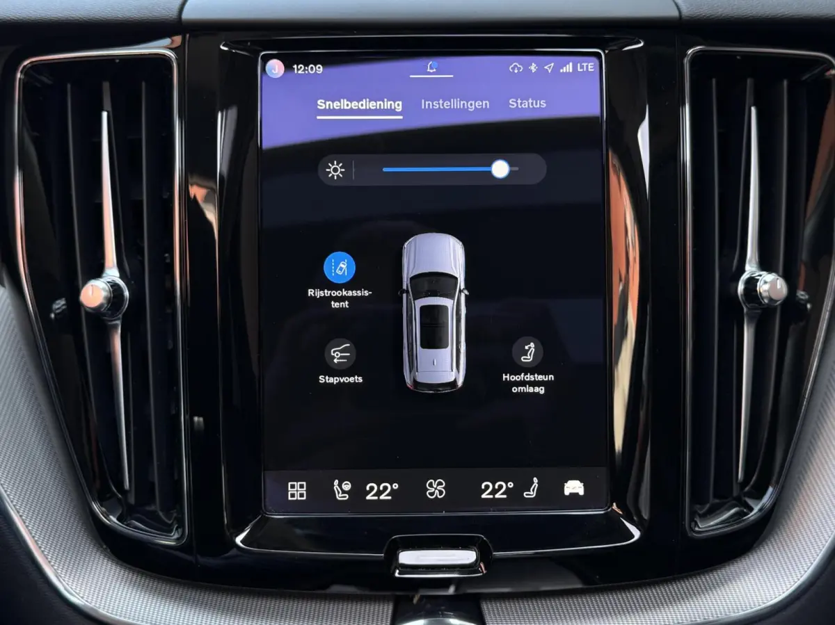 T6 Plug-in hybrid AWD Plus Dark | Longe Range | 21 inch | Panoramadak | Adaptieve Cruise Control | Standkachel | Elektrisch verstelbare stoelen | Stoel-/ stuurverwarming | Google OS