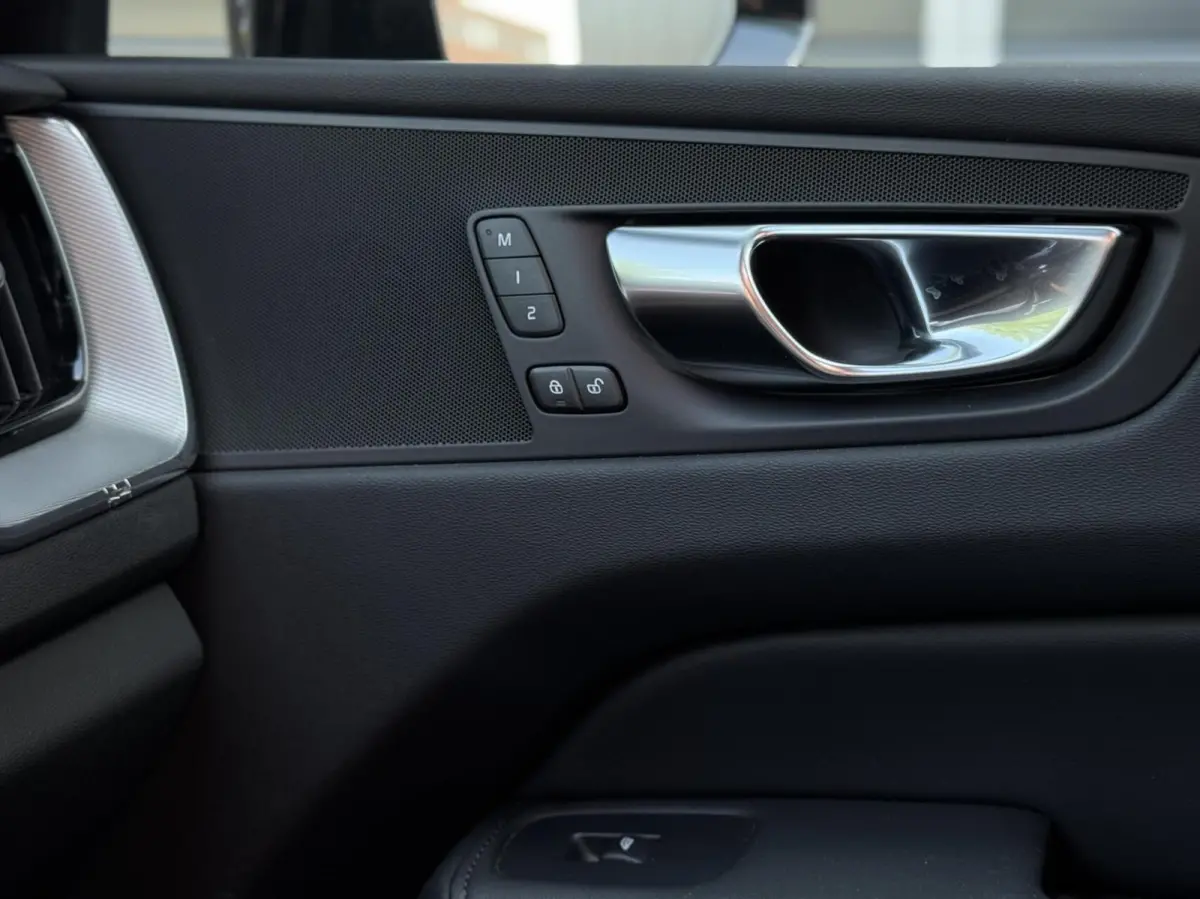 T6 Plug-in hybrid AWD Plus Dark | Longe Range | 21 inch | Panoramadak | Adaptieve Cruise Control | Standkachel | Elektrisch verstelbare stoelen | Stoel-/ stuurverwarming | Google OS