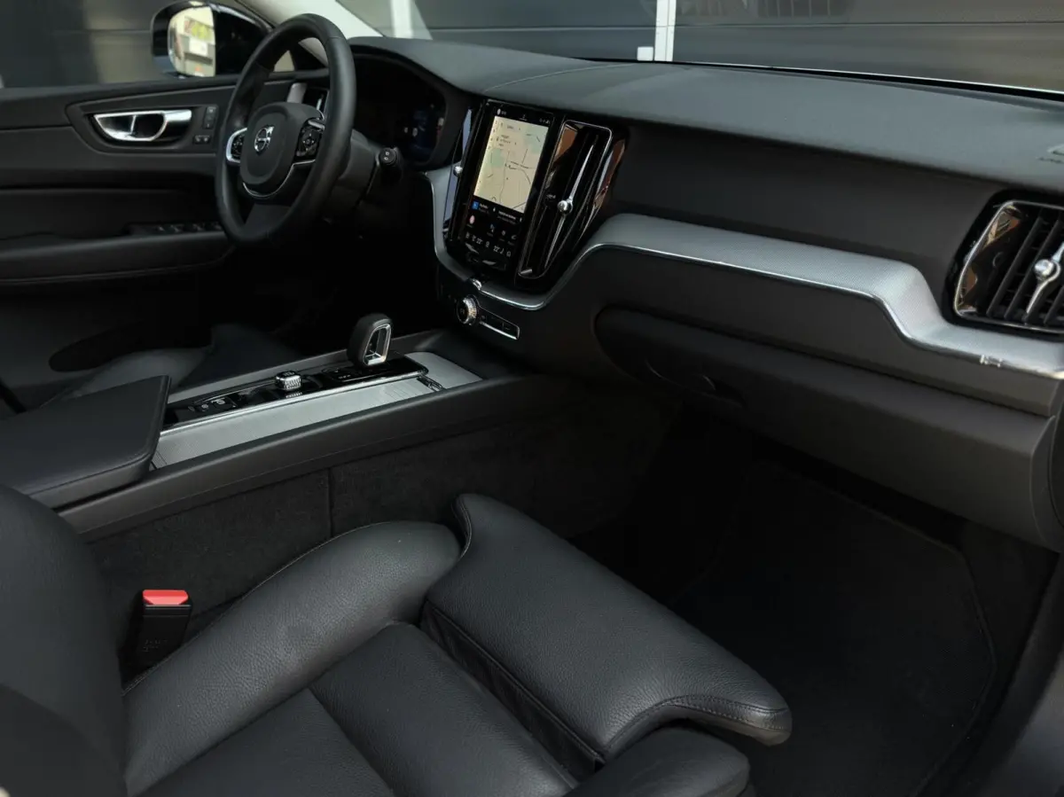 T6 Plug-in hybrid AWD Plus Dark | Longe Range | 21 inch | Panoramadak | Adaptieve Cruise Control | Standkachel | Elektrisch verstelbare stoelen | Stoel-/ stuurverwarming | Google OS