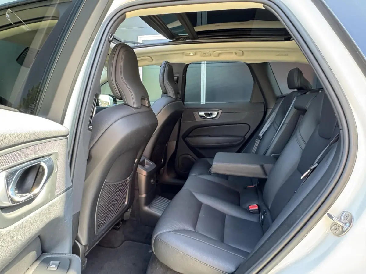 T6 Plug-in hybrid AWD Plus Dark | Longe Range | 21 inch | Panoramadak | Adaptieve Cruise Control | Standkachel | Elektrisch verstelbare stoelen | Stoel-/ stuurverwarming | Google OS