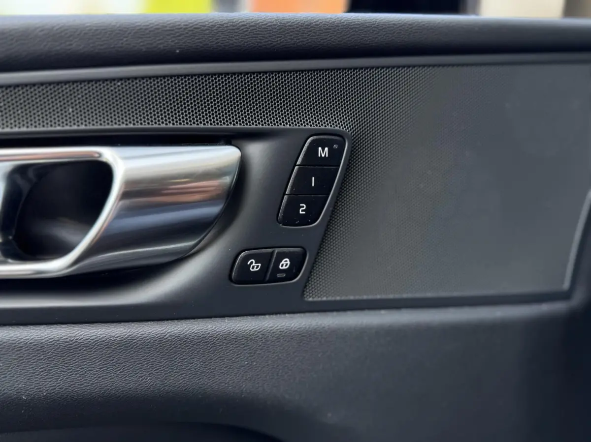 T6 Plug-in hybrid AWD Plus Dark | Longe Range | 21 inch | Panoramadak | Adaptieve Cruise Control | Standkachel | Elektrisch verstelbare stoelen | Stoel-/ stuurverwarming | Google OS