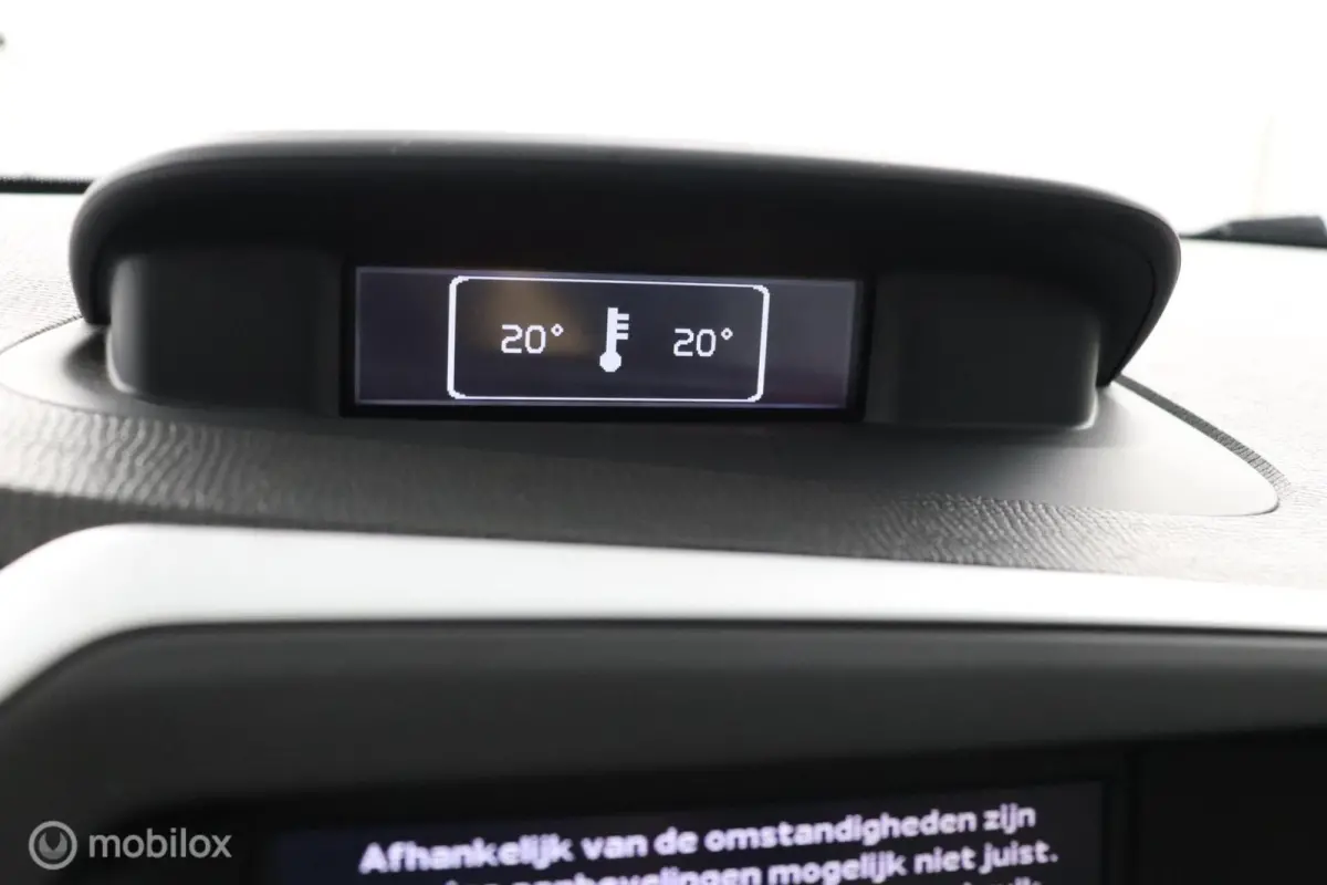 2.0T Momentum | Stoelverwarming | Unieke km stand | All Season banden | Afneembare trekhaak | Navigatie | PDC Voor en achter