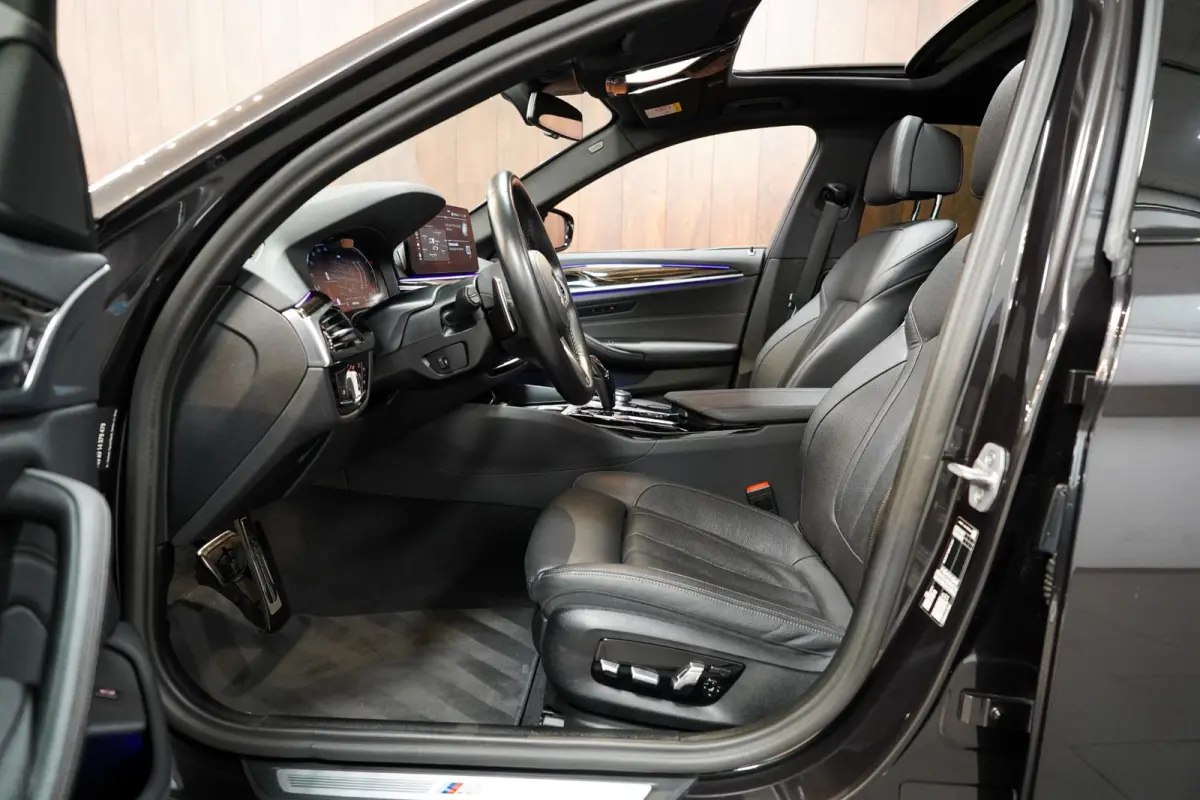 530i M-Sport M Sport|Pano|Leder|HUD|Dealer onderhouden