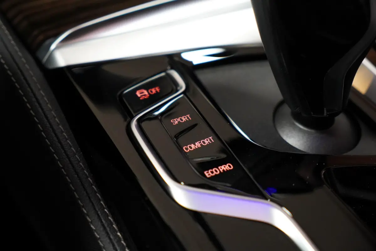 530i M-Sport M Sport|Pano|Leder|HUD|Dealer onderhouden