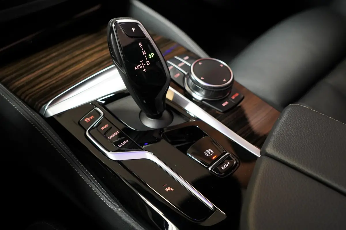 530i M-Sport M Sport|Pano|Leder|HUD|Dealer onderhouden