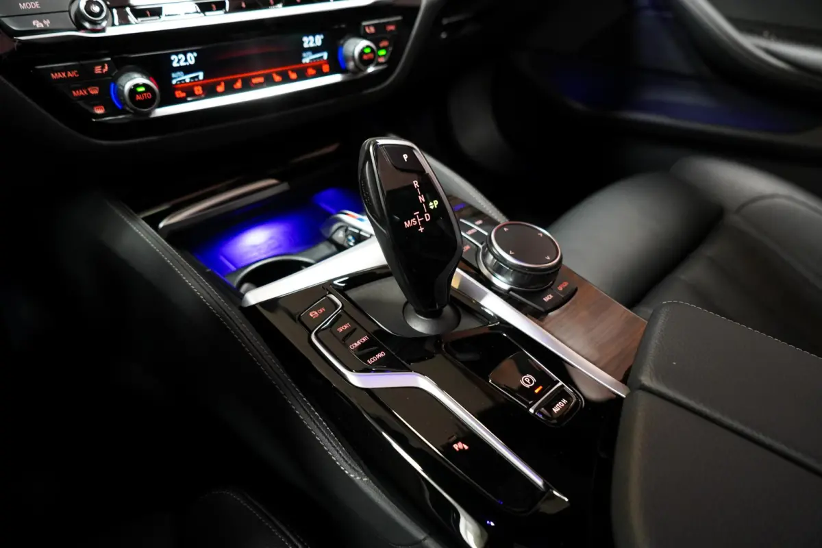 530i M-Sport M Sport|Pano|Leder|HUD|Dealer onderhouden