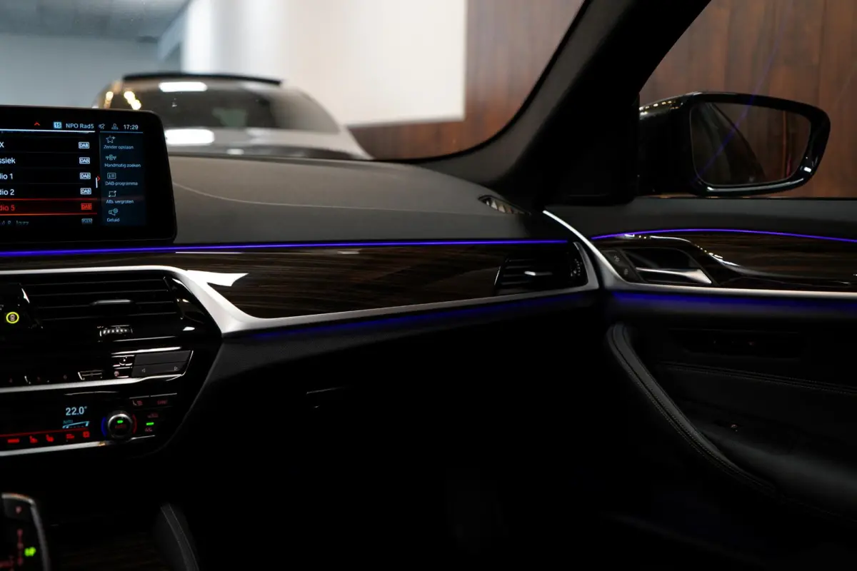 530i M-Sport M Sport|Pano|Leder|HUD|Dealer onderhouden