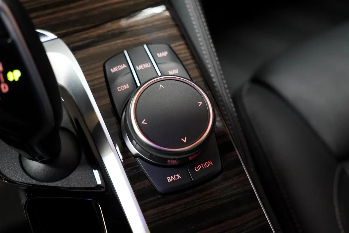 530i M-Sport M Sport|Pano|Leder|HUD|Dealer onderhouden