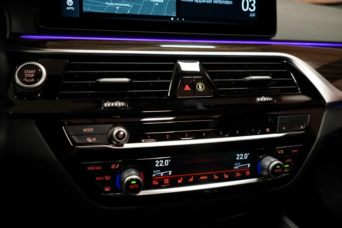 530i M-Sport M Sport|Pano|Leder|HUD|Dealer onderhouden