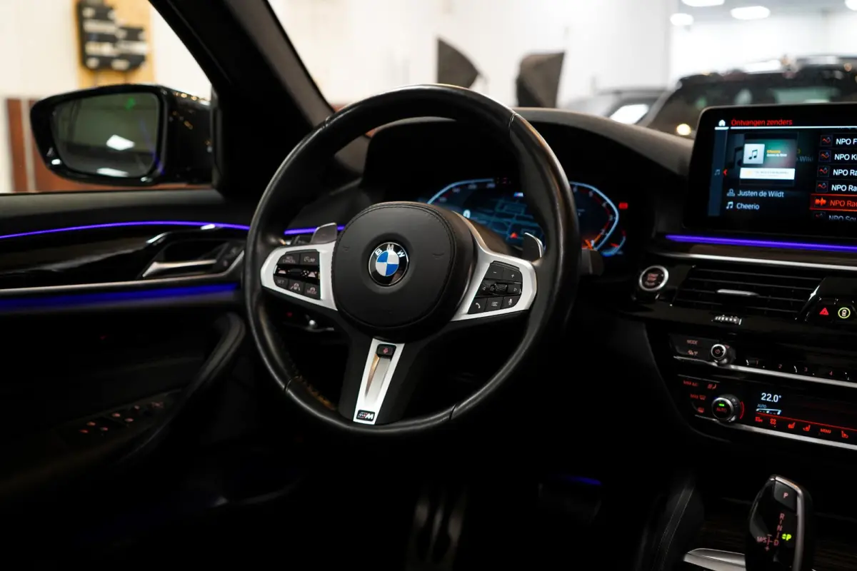 530i M-Sport M Sport|Pano|Leder|HUD|Dealer onderhouden