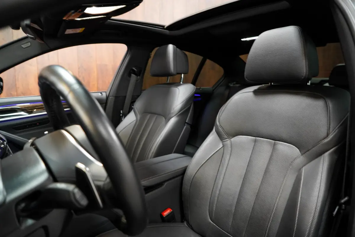 530i M-Sport M Sport|Pano|Leder|HUD|Dealer onderhouden