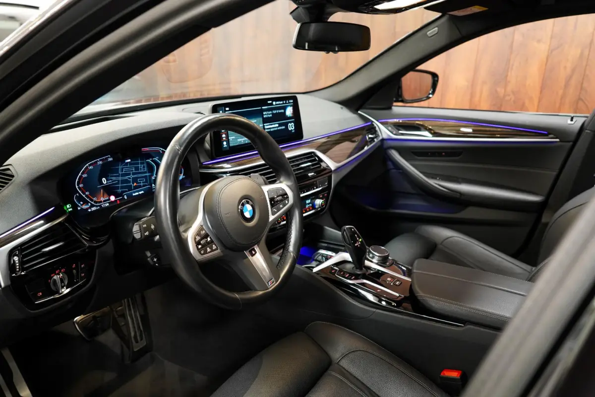 530i M-Sport M Sport|Pano|Leder|HUD|Dealer onderhouden