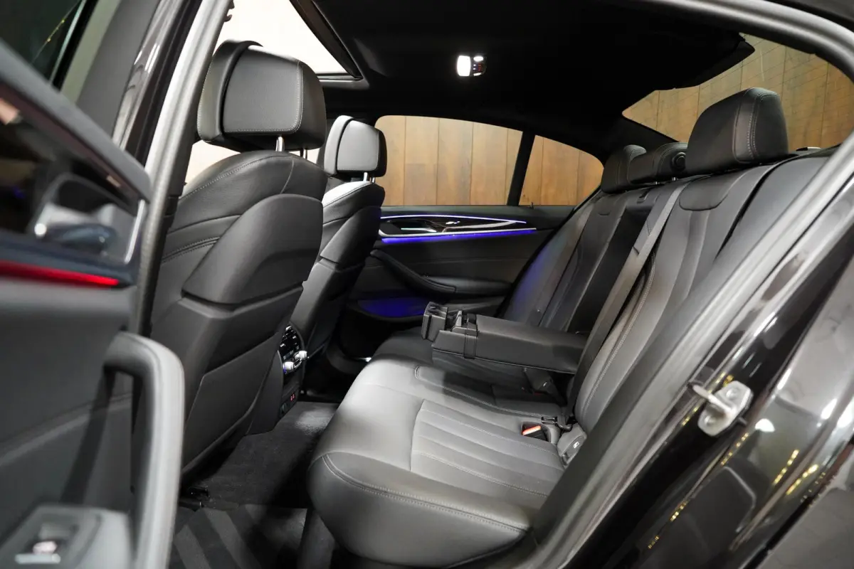 530i M-Sport M Sport|Pano|Leder|HUD|Dealer onderhouden