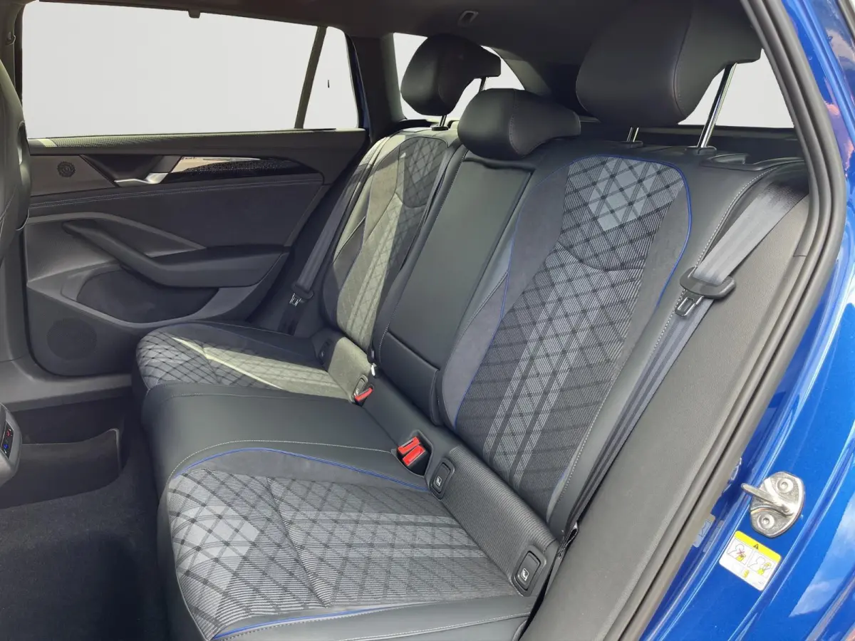 1.5 eHybrid R-Line | Pano | Trekhaak | 5J fabrieksgarantie | Winterpakket | 272Pk |