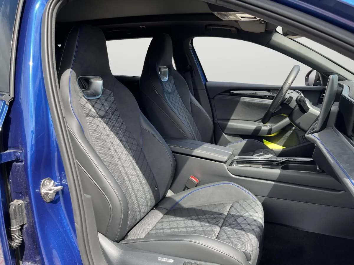 1.5 eHybrid R-Line | Pano | Trekhaak | 5J fabrieksgarantie | Winterpakket | 272Pk |