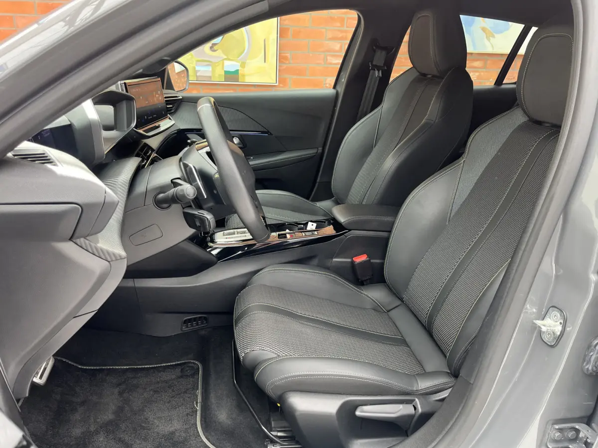 Hybrid 145 e-DCS6 GT | Keyless | Camera voor + achter | Carplay/Android Auto | Adaptive Cruise Control |