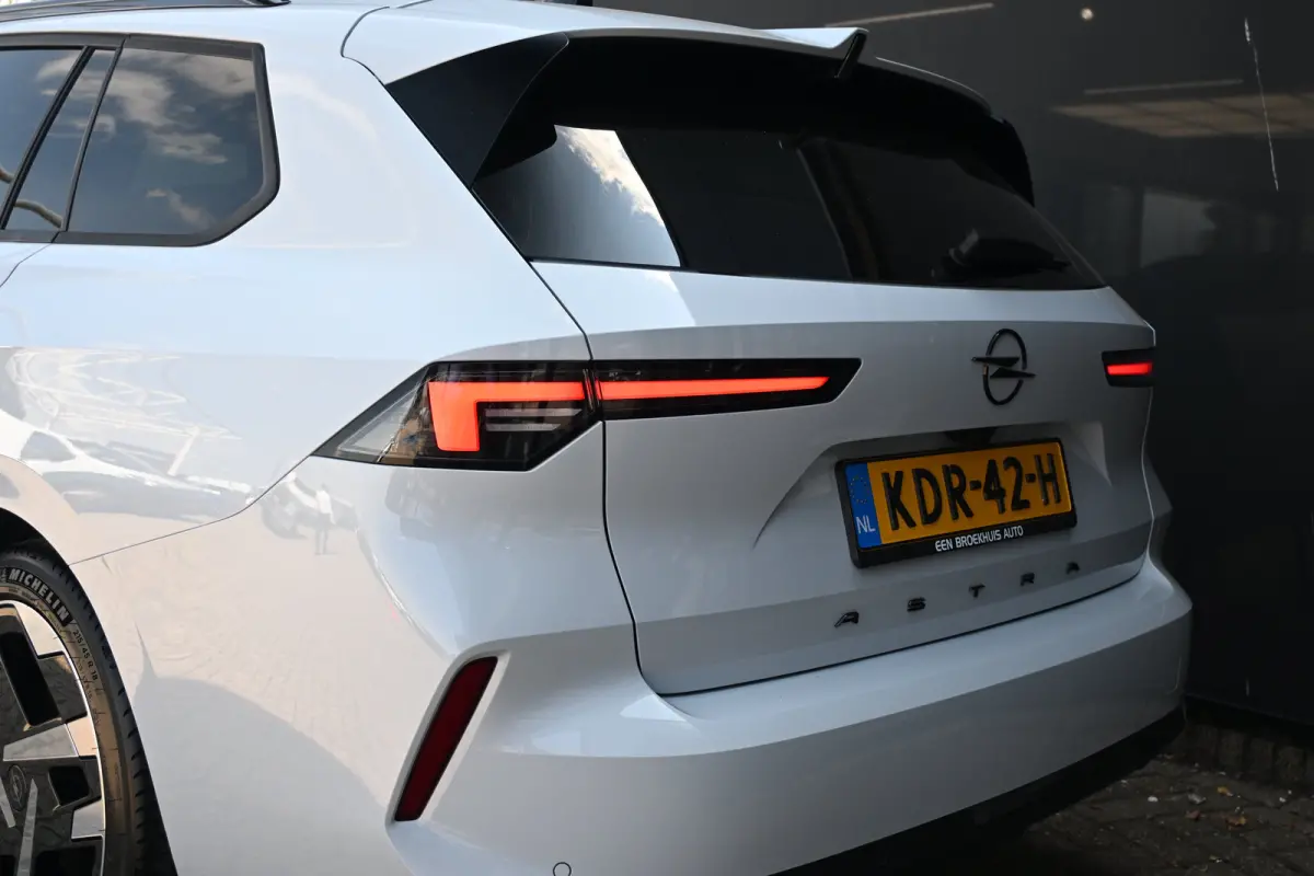 58 kWh Business Edition Tot 8 Jaar Garantie! | Adaptive Cruise | Elektr. Comfortstoelen | Stuur/Stoelverwarming | Navigatie | Achteruitrijcamera |