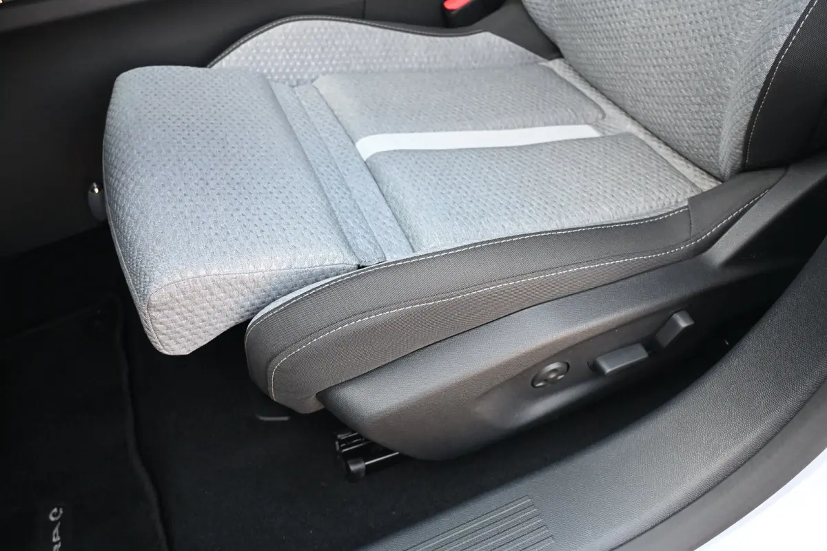 58 kWh Business Edition Tot 8 Jaar Garantie! | Adaptive Cruise | Elektr. Comfortstoelen | Stuur/Stoelverwarming | Navigatie | Achteruitrijcamera |