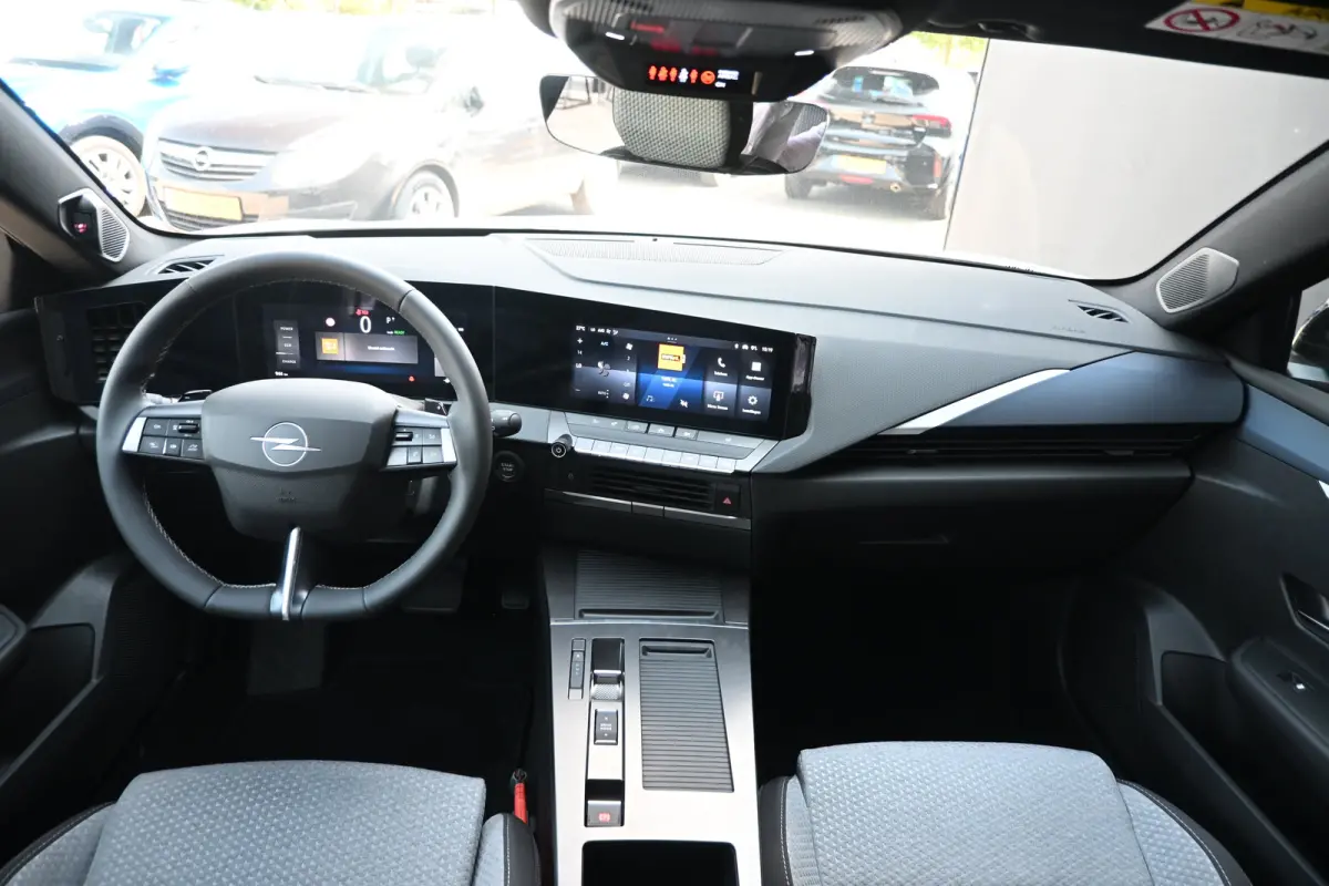 58 kWh Business Edition Tot 8 Jaar Garantie! | Adaptive Cruise | Elektr. Comfortstoelen | Stuur/Stoelverwarming | Navigatie | Achteruitrijcamera |