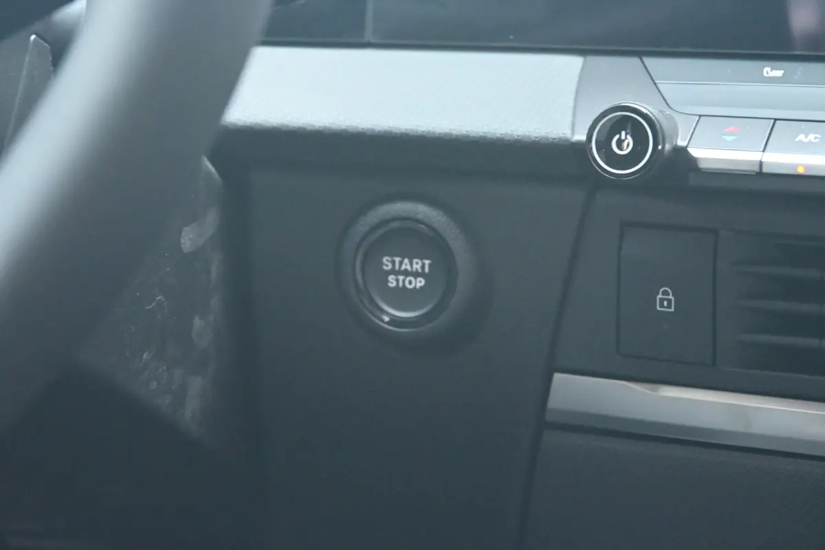 58 kWh Business Edition Tot 8 Jaar Garantie! | Adaptive Cruise | Elektr. Comfortstoelen | Stuur/Stoelverwarming | Navigatie | Achteruitrijcamera |