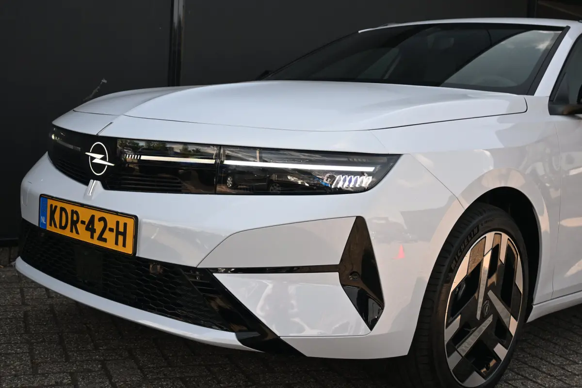 58 kWh Business Edition Tot 8 Jaar Garantie! | Adaptive Cruise | Elektr. Comfortstoelen | Stuur/Stoelverwarming | Navigatie | Achteruitrijcamera |