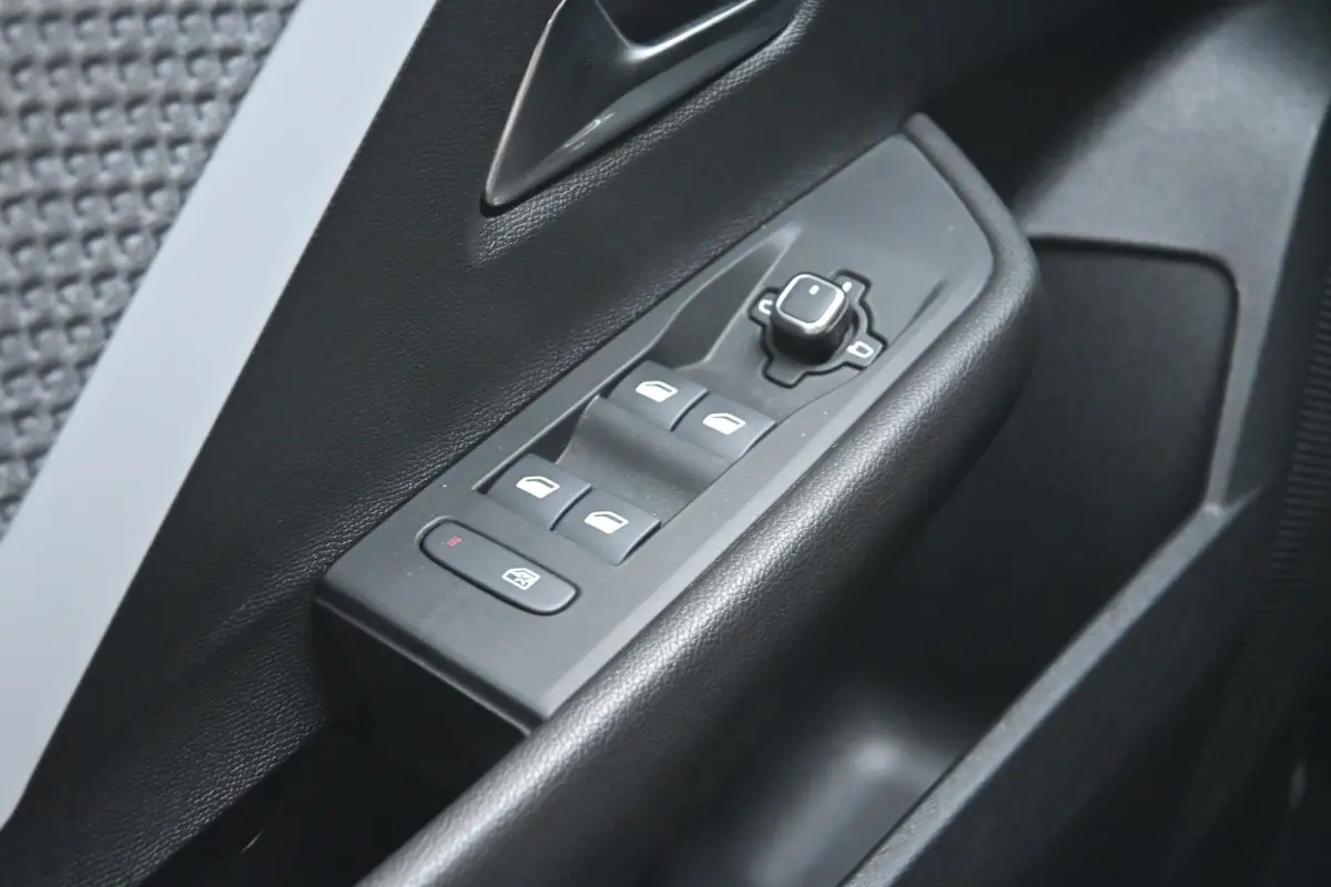 58 kWh Business Edition Tot 8 Jaar Garantie! | Adaptive Cruise | Elektr. Comfortstoelen | Stuur/Stoelverwarming | Navigatie | Achteruitrijcamera |